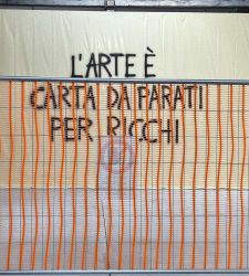 L'arte &egrave; carta da parati per ricchi: a Prato la provocazione di Giulio Alvigini