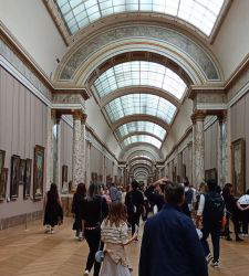 How many and what are the Italian paintings requisitioned by the French today exhibited in the Louvre?