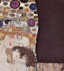 Le chef-d'œuvre de Gustav Klimt, Les trois âges de la femme, est en tournée à Pérouse pendant l'été. 