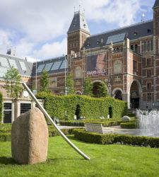 En los jardines del Rijksmuseum, las esculturas del coreano Lee Ufan invitan a la meditación