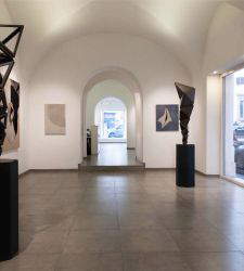 Roma, un testa a testa tra diversi artisti alla Mucciaccia Gallery