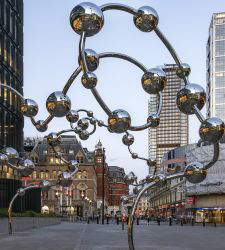 A Londra installata la scultura pubblica di Yayoi Kusama pi&ugrave; grande al mondo