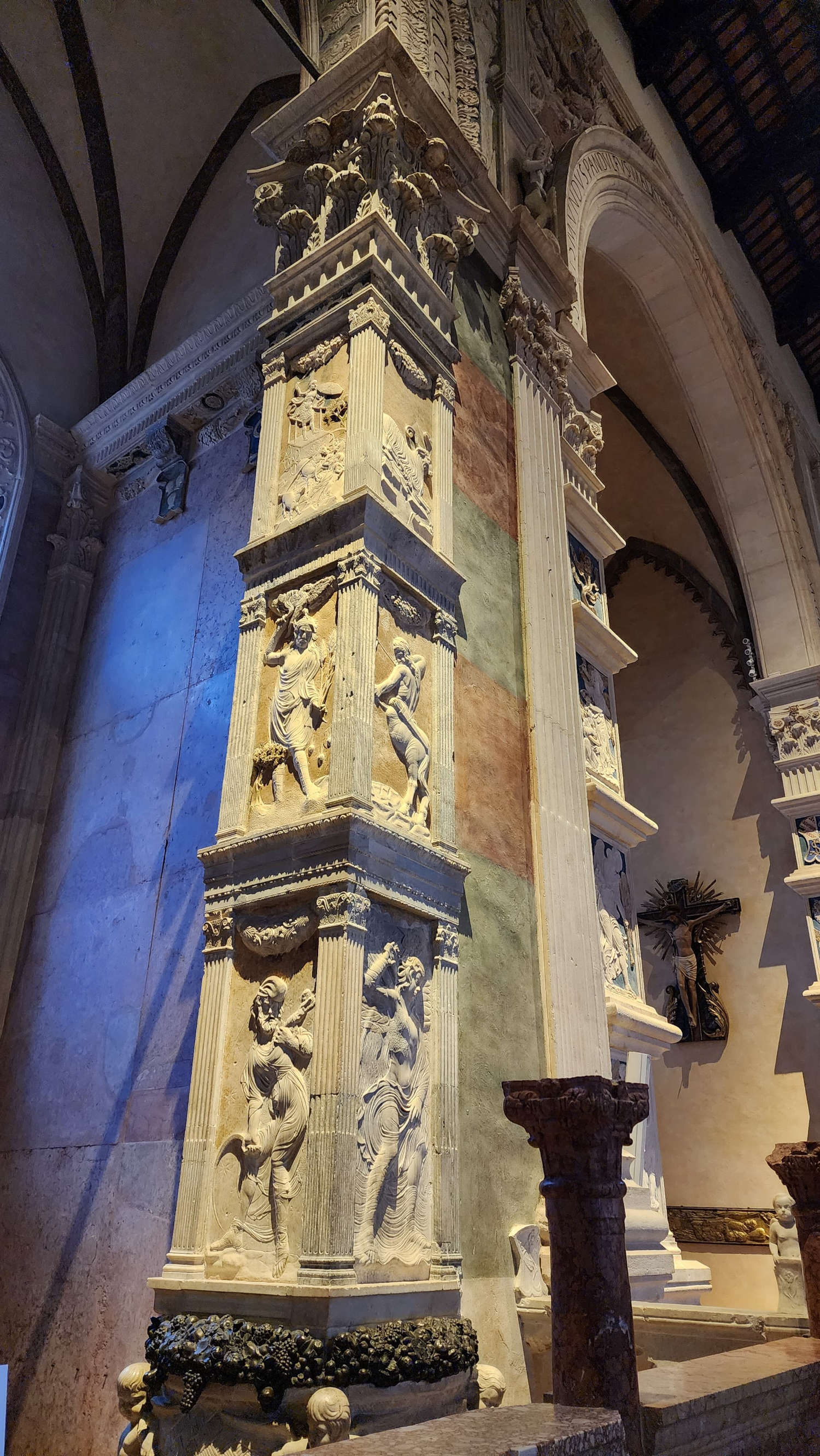 Chapel of the Zodiac with reliefs by Agostino di Duccio Chapel of the Zodiac with reliefs by Agostino di Duccio