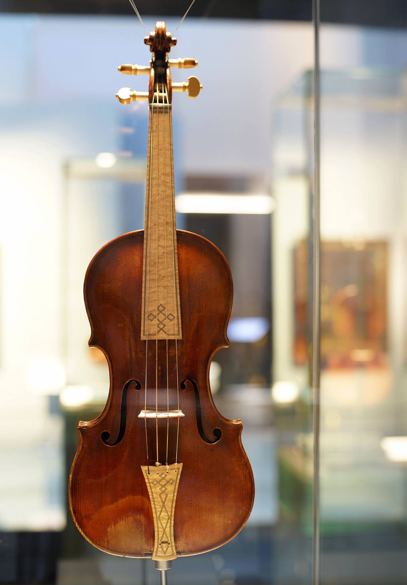 Andrea Amati Violine Charles IX (um 1566; Cremona, Violinmuseum) Andrea Amati Violine Charles IX (um 1566; Cremona, Violinmuseum)