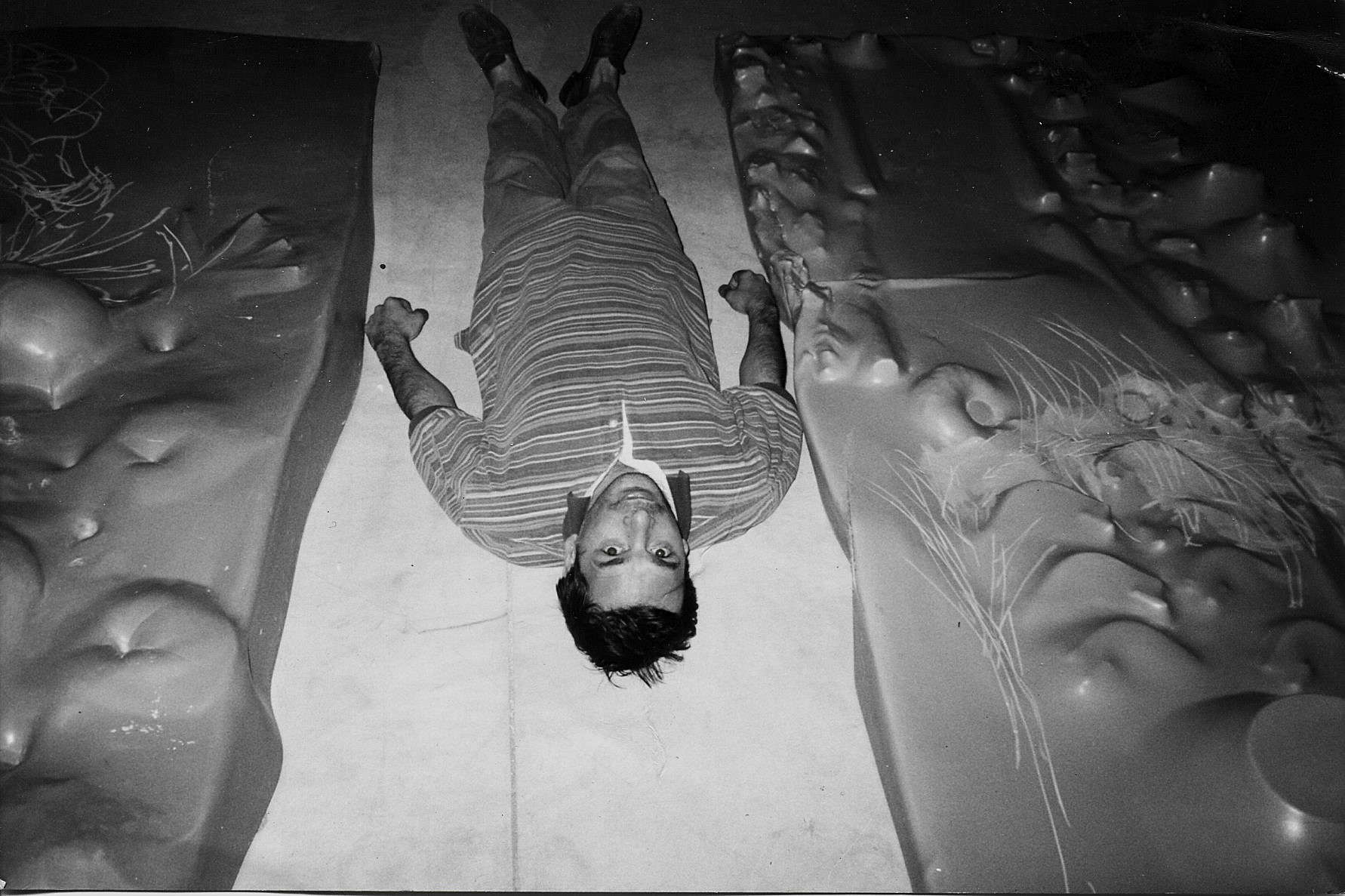 Giacinto Cerone during the opening of the exhibition Come sospesa, 1996. Courtesy of Giacinto Cerone Archive Giacinto Cerone during the opening of the exhibition Come sospesa, 1996. Courtesy of Giacinto Cerone Archive
