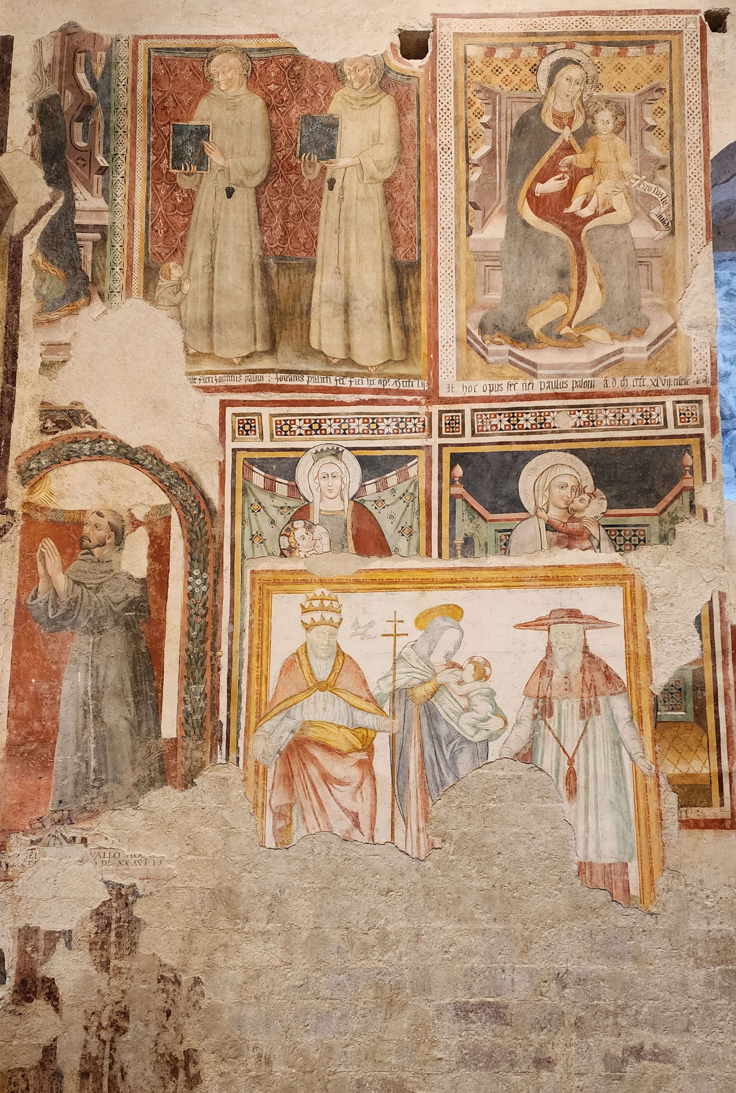 Fresken an der linken Wand