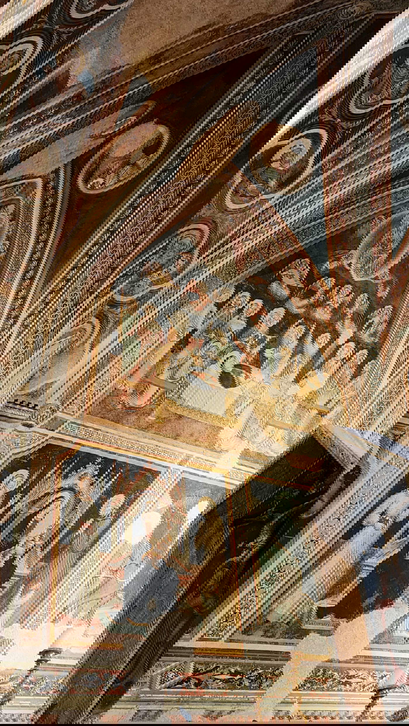 Die Fresken an der linken Wand der Hauptkapelle