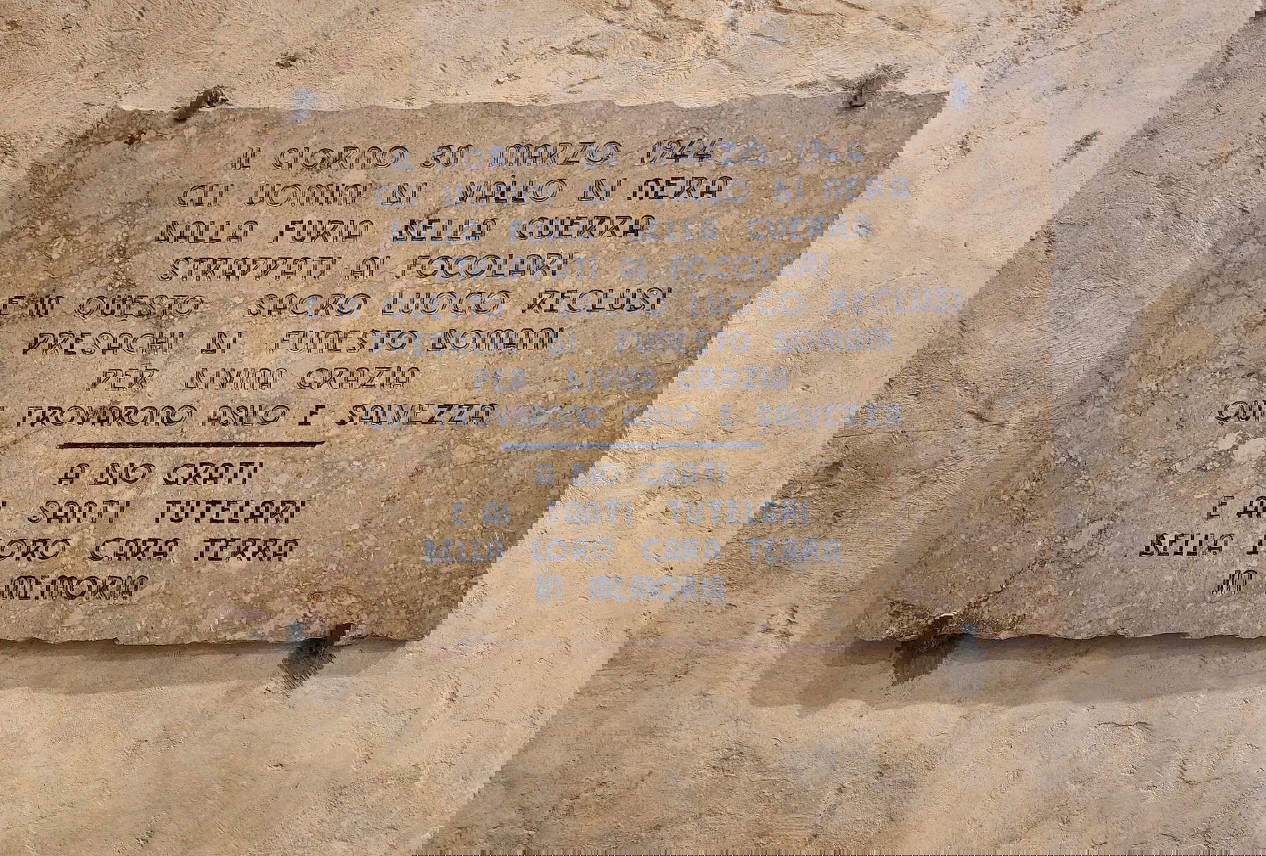 Die Gedenktafel zur Erinnerung an die Episode von 1944