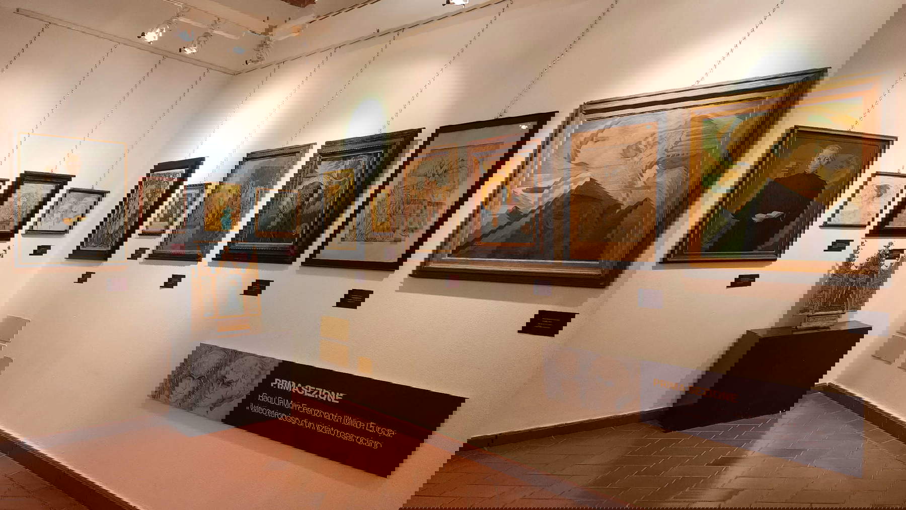 Allestimenti della mostra Raoul Dal Molin Ferenzona. Enchiridion Notturno. Un sognatore decadente verso l&rsquo;occultismo e la teosofia