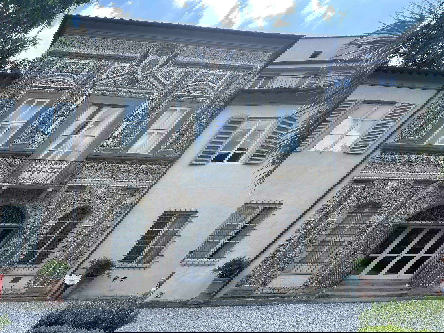 La facciata del Palazzo delle Conchiglie, sede del museo