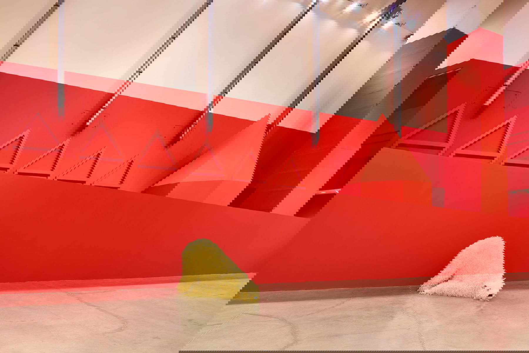 Montage de l'exposition Easy Irony. Photo : Carlo Favero