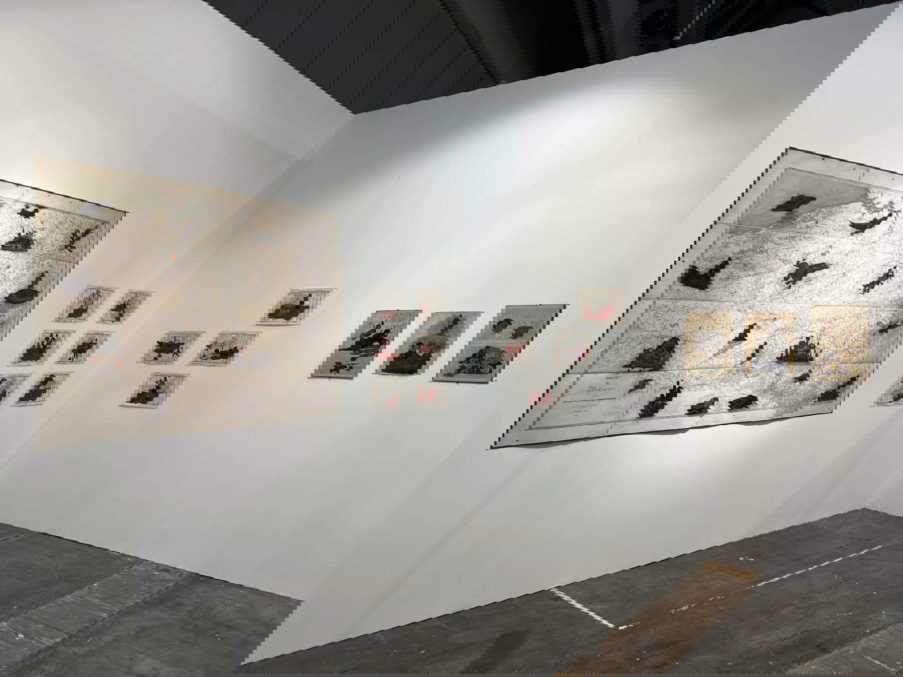 Bilal Bahir am Stand der Galerie Ayn Bilal Bahir am Stand der Galerie Ayn