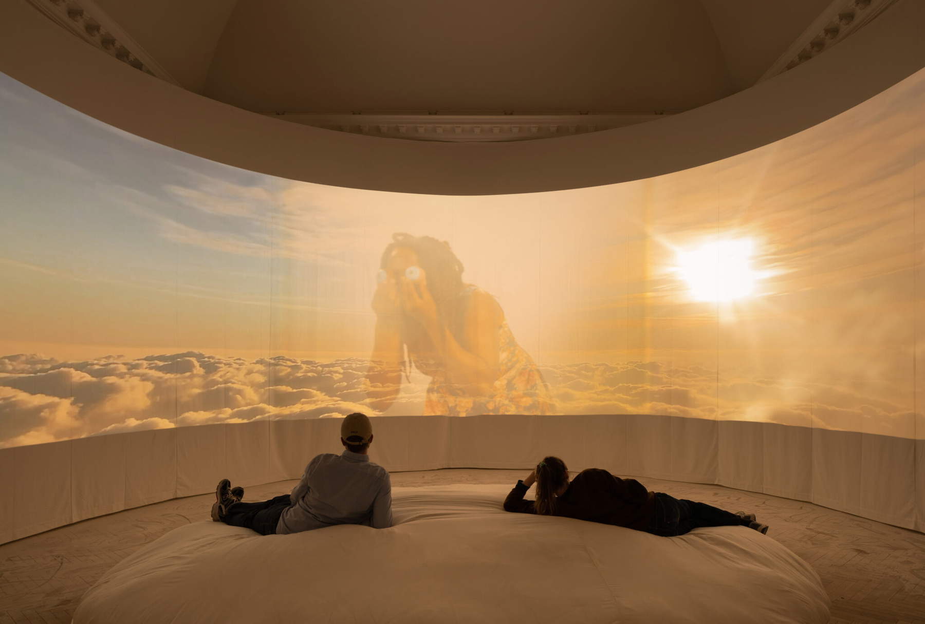 Laure Prouvost, Über den Wolken (2021; Video, Dauer 18'9'')