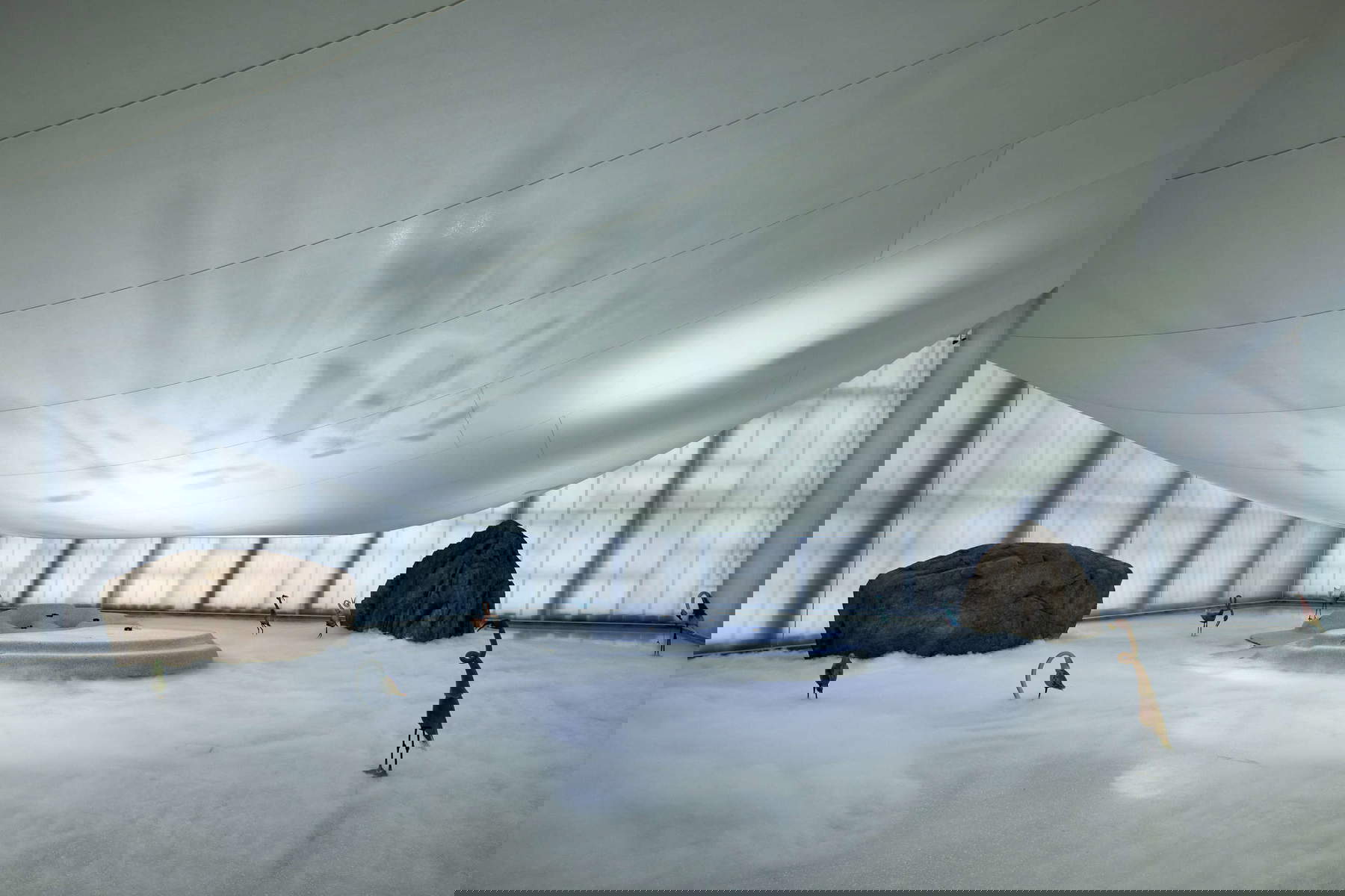 Laure Prouvost, Above Front Tears Oui Float (2022; Installation im Nasjonalmuseet, Oslo). Foto: David Levene