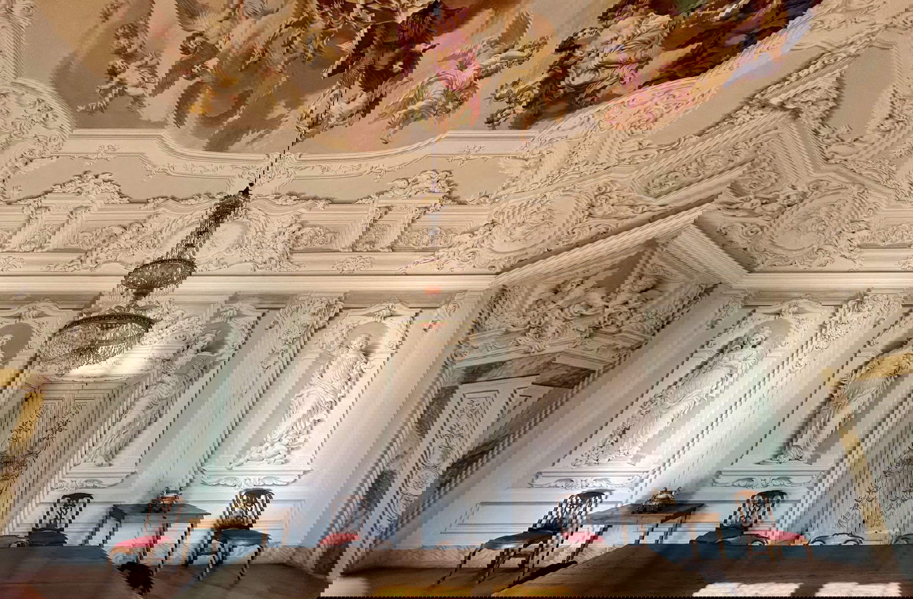 Décorations en faux stuc dans la Maison d'hôtes grand-ducale Décorations en faux stuc dans la Maison d'hôtes grand-ducale