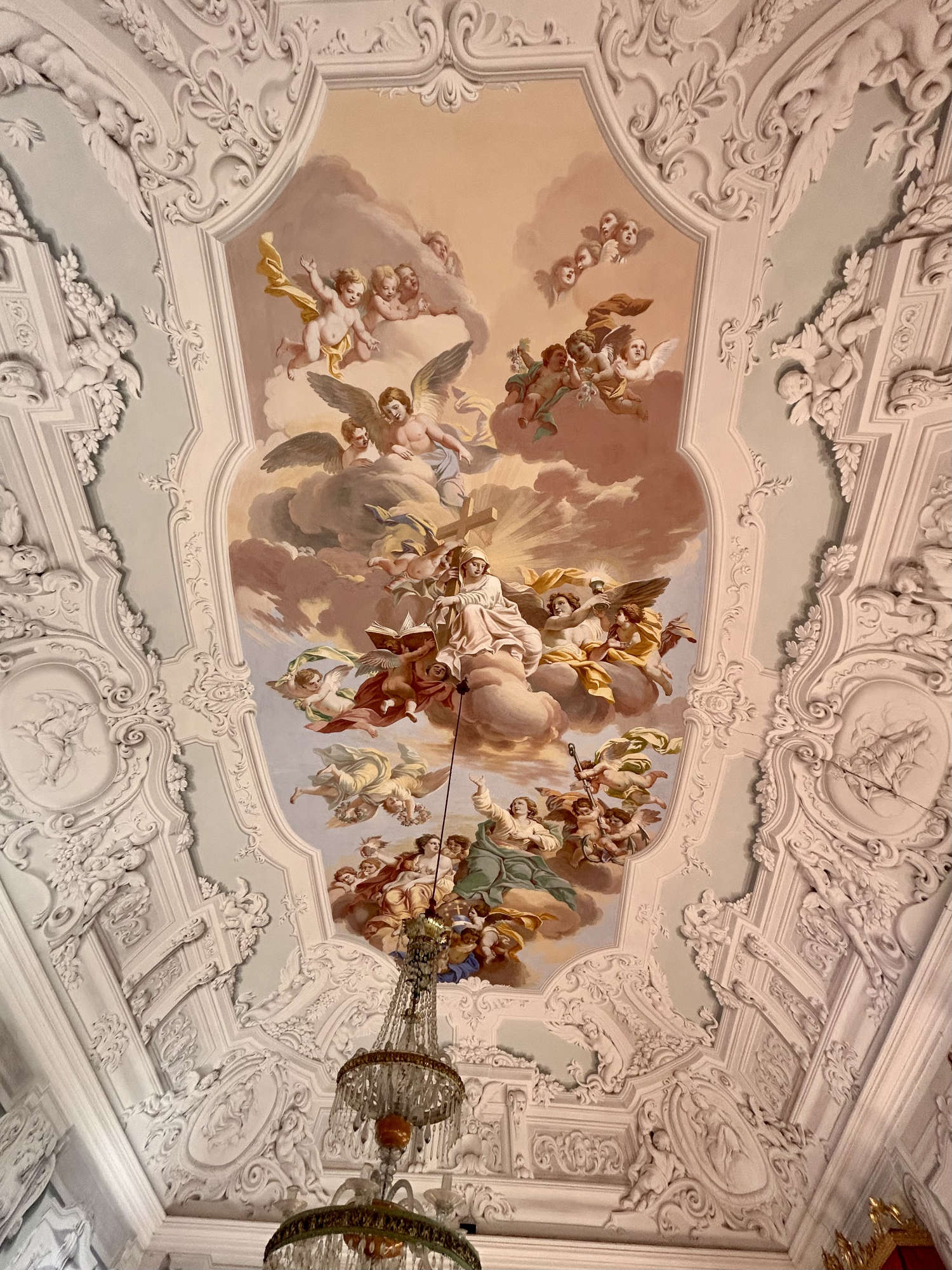 La fresque avec les allégories de la Foi, de l'Espérance et de la Charité La fresque avec les allégories de la Foi, de l'Espérance et de la Charité