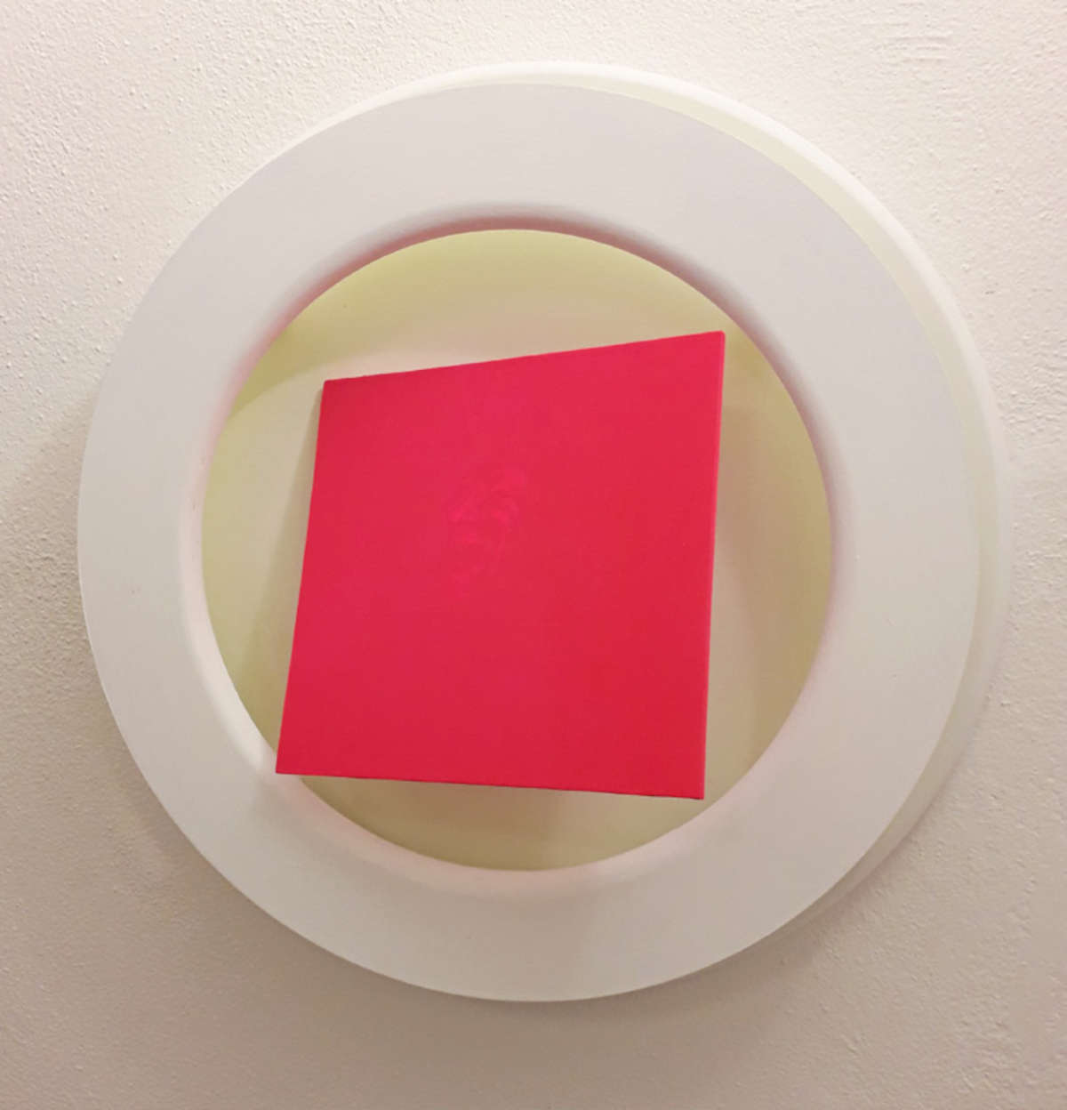 Gabriele Landi, Mi Drogo (2019 ; émulsion vinylique sur mdf, 35 x 35 x 8 cm). Gabriele Landi, Mi Drogo (2019 ; émulsion vinylique sur mdf, 35 x 35 x 8 cm).