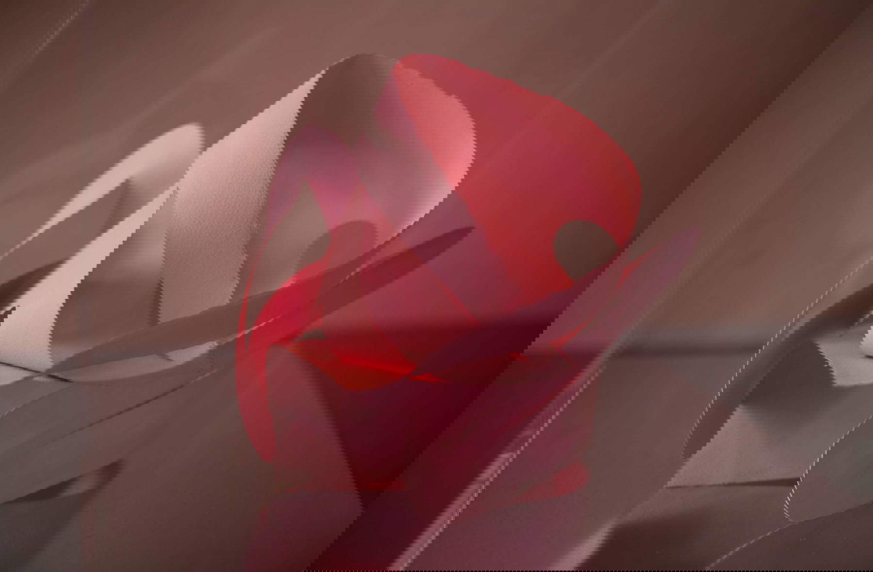 Gabriele Landi, Solid Uncertainties (2023 ; émulsion vinylique dans une solution d'alcool sur papier plexiglas, 50 x 50 x 50 cm) Gabriele Landi, Solid Uncertainties (2023 ; émulsion vinylique dans une solution d'alcool sur papier plexiglas, 50 x 50 x 50 cm)