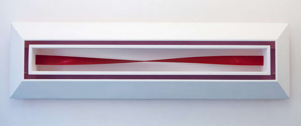 Gabriele Landi, Horizontal Tension (2018 ; émulsion vinylique sur mdf et contreplaqué extrudé, 175 x 45 x 25 cm). Gabriele Landi, Horizontal Tension (2018 ; émulsion vinylique sur mdf et contreplaqué extrudé, 175 x 45 x 25 cm).