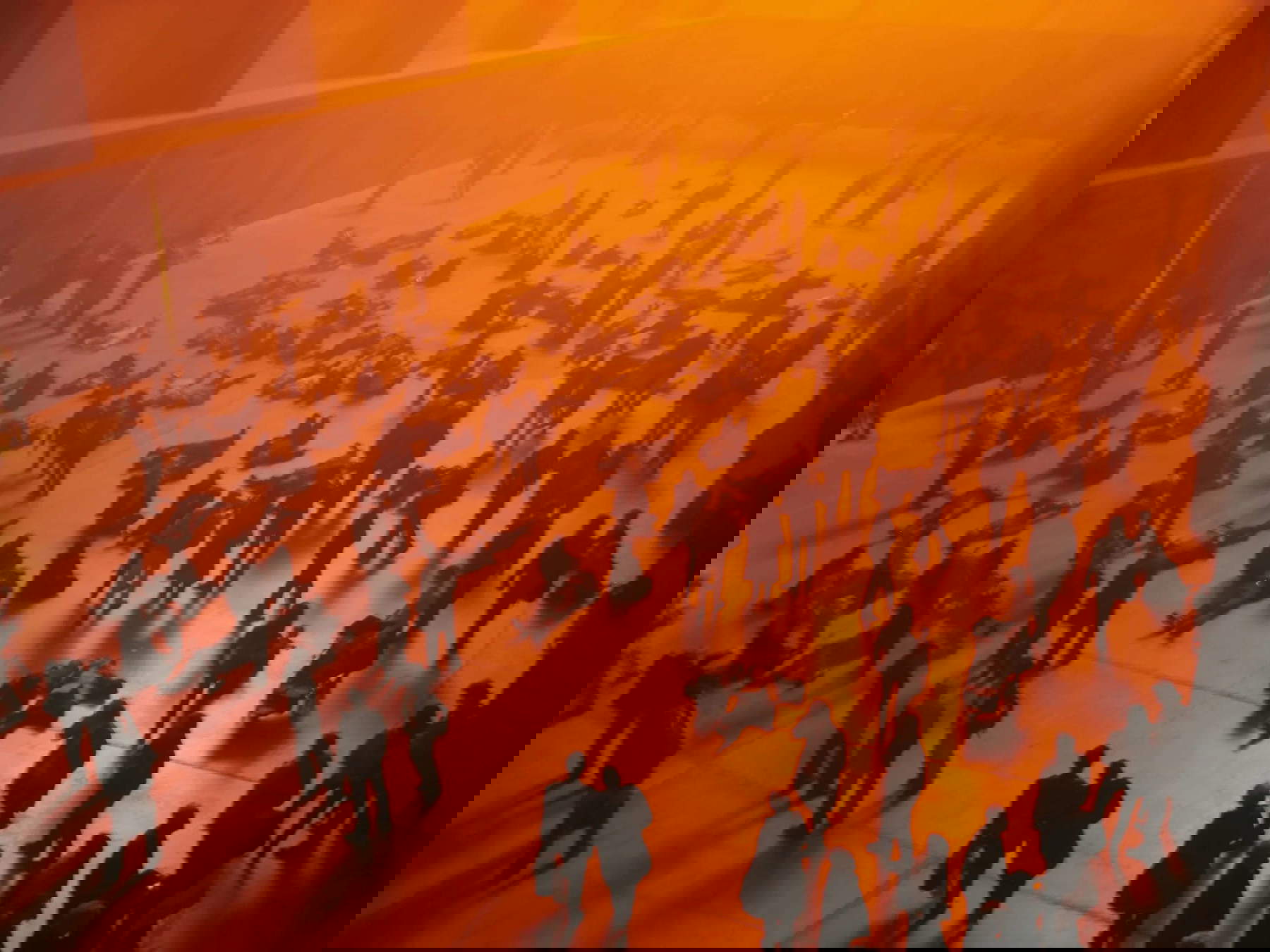 Olafur Eliasson, Das Wetterprojekt (2003; Installationsansicht in der Tate Modern, London). Foto: Tate Fotografie / Andrew Dunkley / Marcus Leith