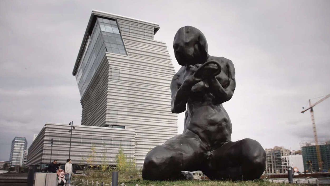 Tracey Emin, The Mother (2021 ; bronze ; Oslo, Munchmuseet) Tracey Emin, The Mother (2021 ; bronze ; Oslo, Munchmuseet)