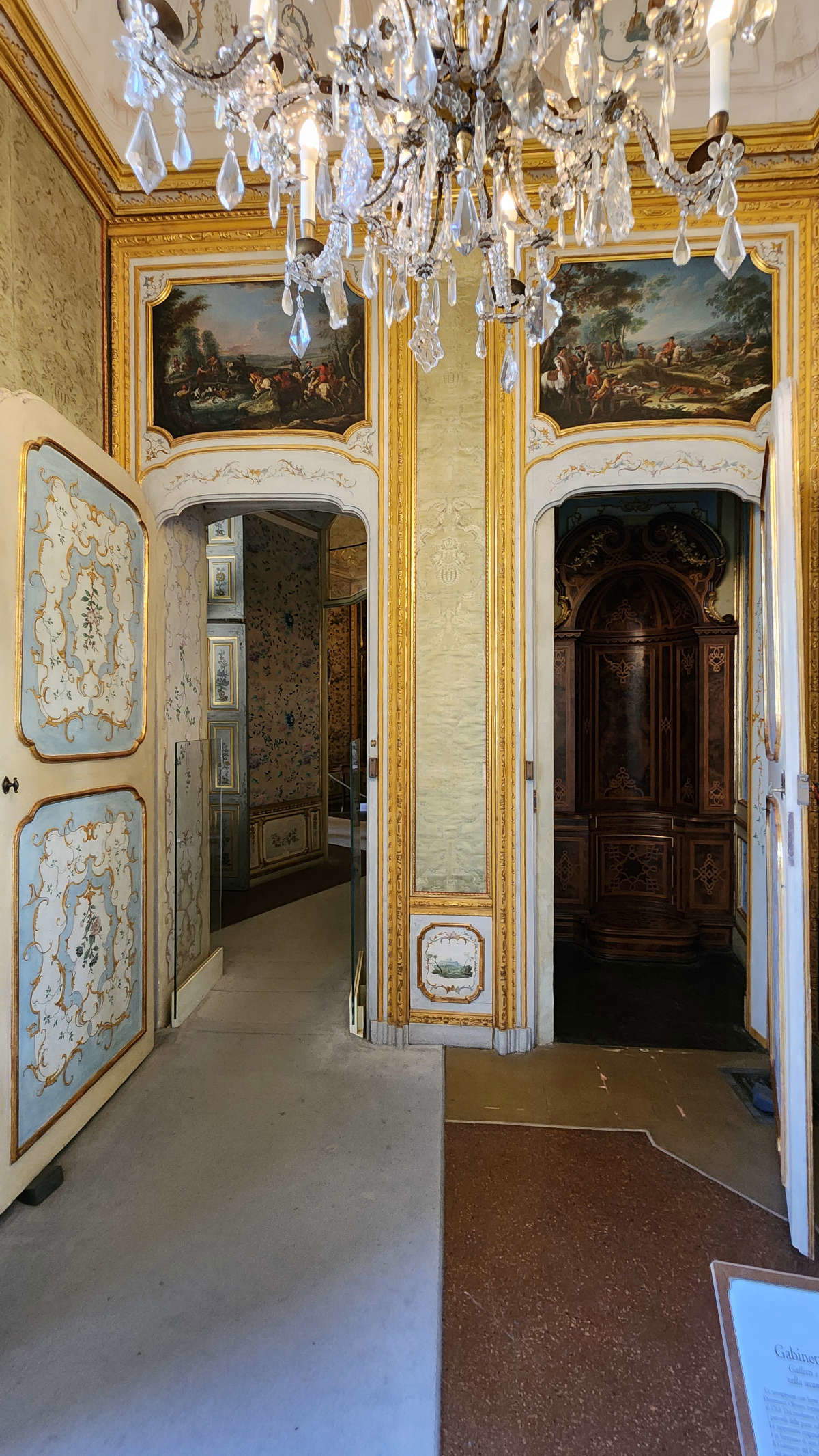 Pregadio nella Sala delle Cacce Pregadio nella Sala delle Cacce