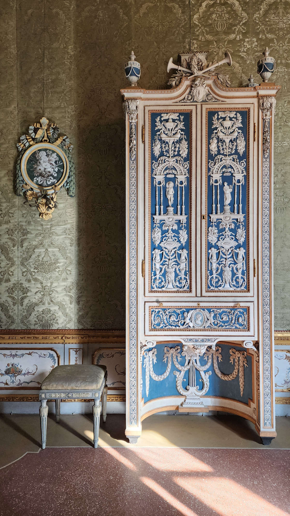 Lo stipo della Sala del Bonzanigo Lo stipo della Sala del Bonzanigo