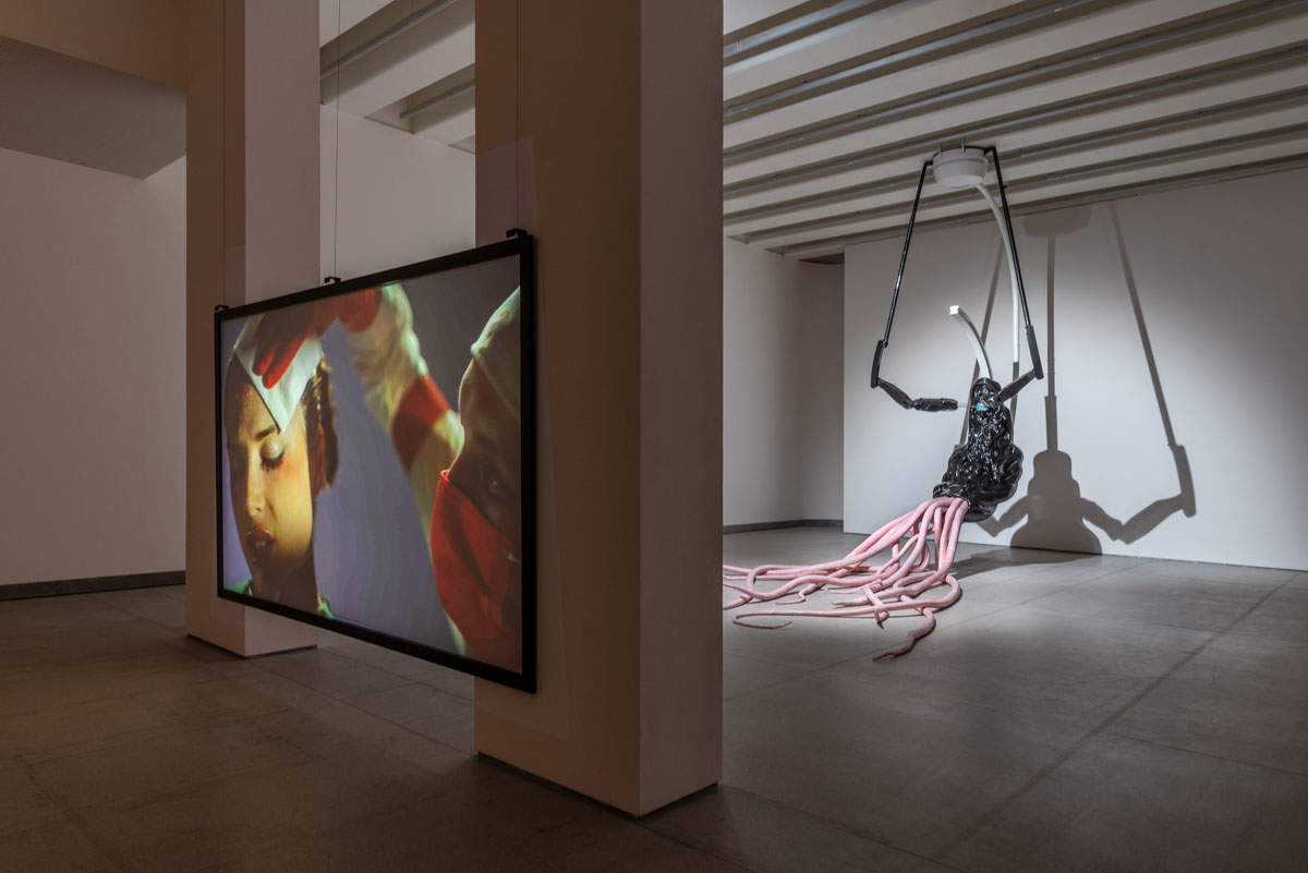 Agnes Questionmark, Nexaris Suite (2024-2025), vue de l'exposition, Tenuta dello Scompiglio, Vorno, Capannori (Lucca). Photo : Leonardo Morfini Agnes Questionmark, Nexaris Suite (2024-2025), vue de l'exposition, Tenuta dello Scompiglio, Vorno, Capannori (Lucca). Photo : Leonardo Morfini