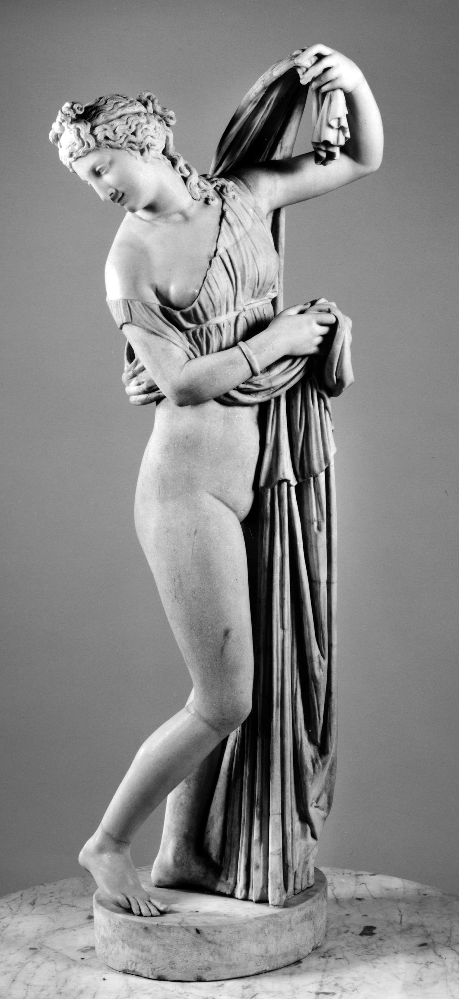 Afrodita Calipigia (siglo I d.C.; mármol, 175 x 75 x 60 cm; Nápoles, Museo Arqueológico Nacional). Por concesión del Ministerio de Cultura - Museo Arqueológico Nacional de Nápoles - foto de Luigi Spina Afrodita Calipigia (siglo I d.C.; mármol, 175 x 75 x 60 cm; Nápoles, Museo Arqueológico Nacional). Por concesión del Ministerio de Cultura - Museo Arqueológico Nacional de Nápoles - foto de Luigi Spina