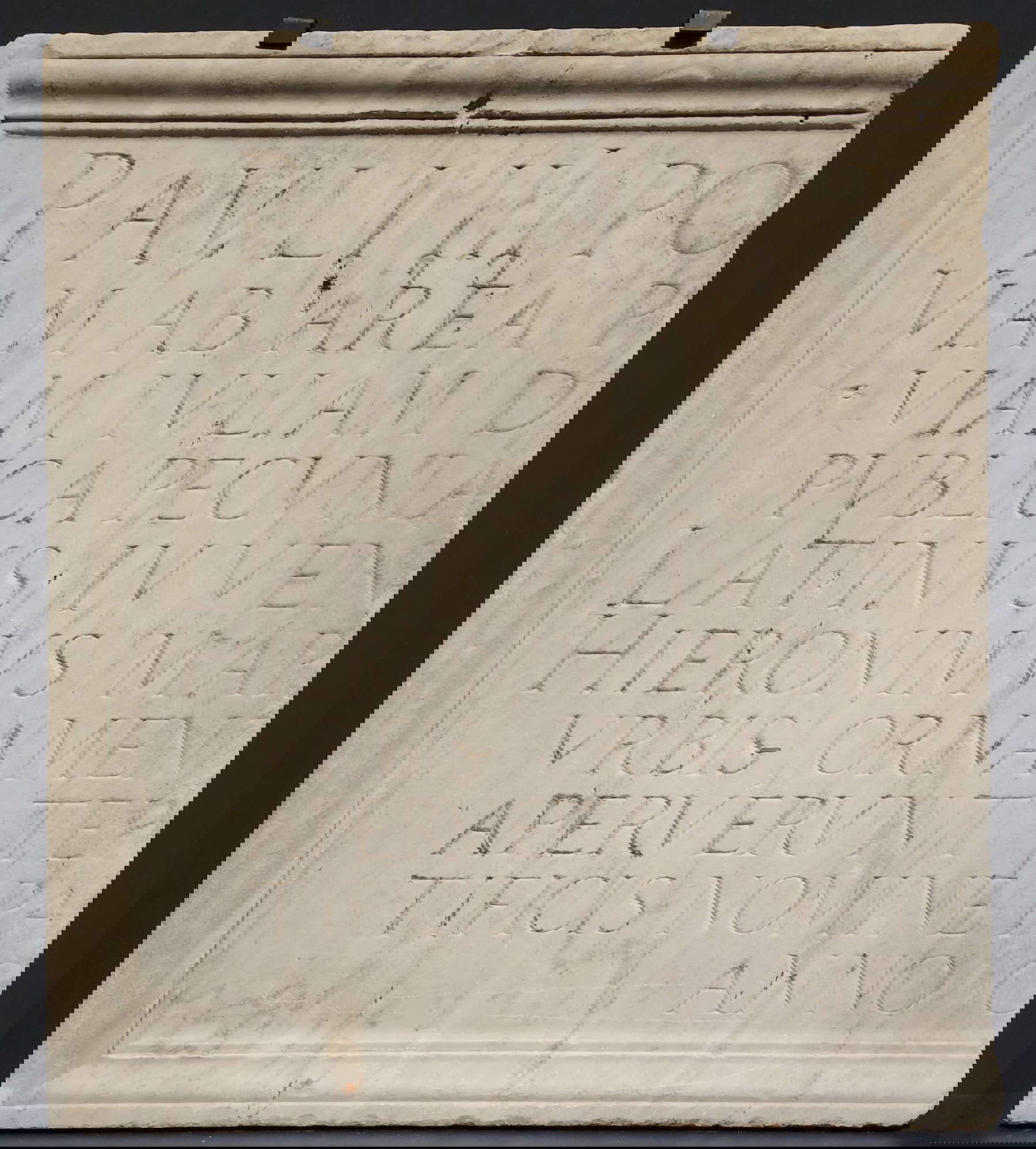 Fragmento de epígrafe para la apertura de la Via Paola (1543; mármol; Roma, Museo di Roma, inv. MR 44872) Fragmento de epígrafe para la apertura de la Via Paola (1543; mármol; Roma, Museo di Roma, inv. MR 44872)