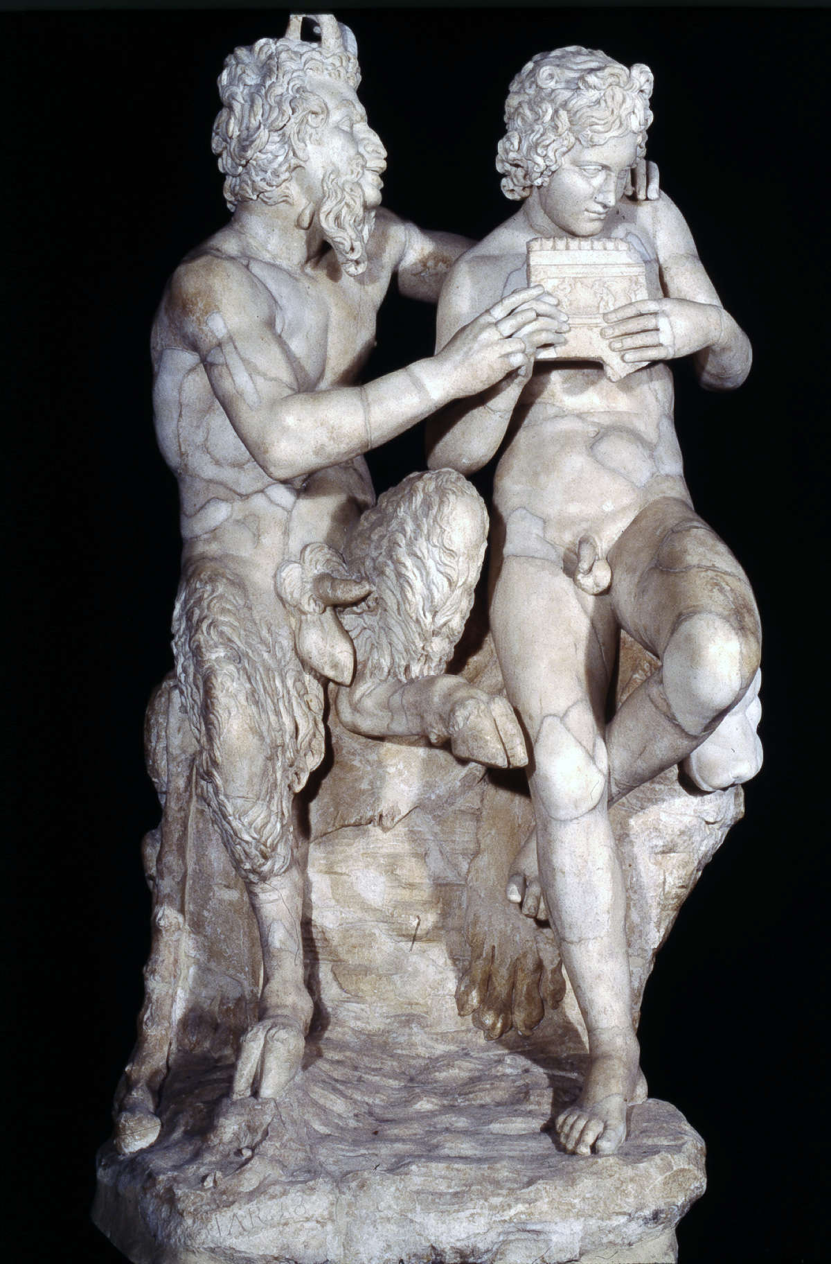 Pan y Dafnis (finales del siglo II d.C.; mármol, 170 x 85 x 75 cm; Nápoles, Museo Arqueológico Nacional). Por concesión del Ministerio de Cultura - Museo Arqueológico Nacional de Nápoles - fotos del Archivo MANN Pan y Dafnis (finales del siglo II d.C.; mármol, 170 x 85 x 75 cm; Nápoles, Museo Arqueológico Nacional). Por concesión del Ministerio de Cultura - Museo Arqueológico Nacional de Nápoles - fotos del Archivo MANN
