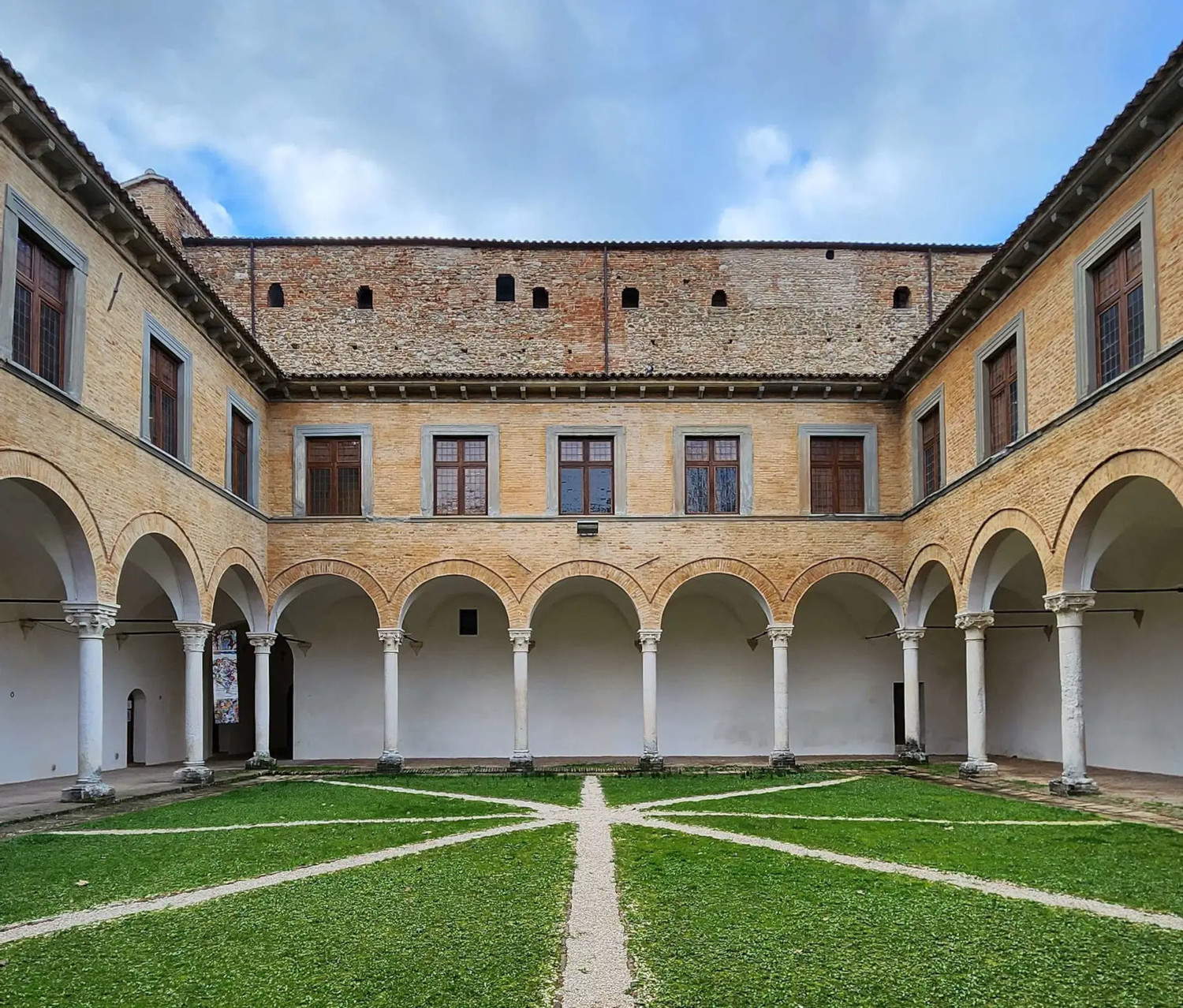 El patio del Palacio Ducal de Urbania