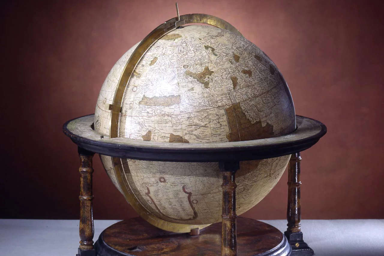 Uno de los dos globos de Gerardo Mercatore