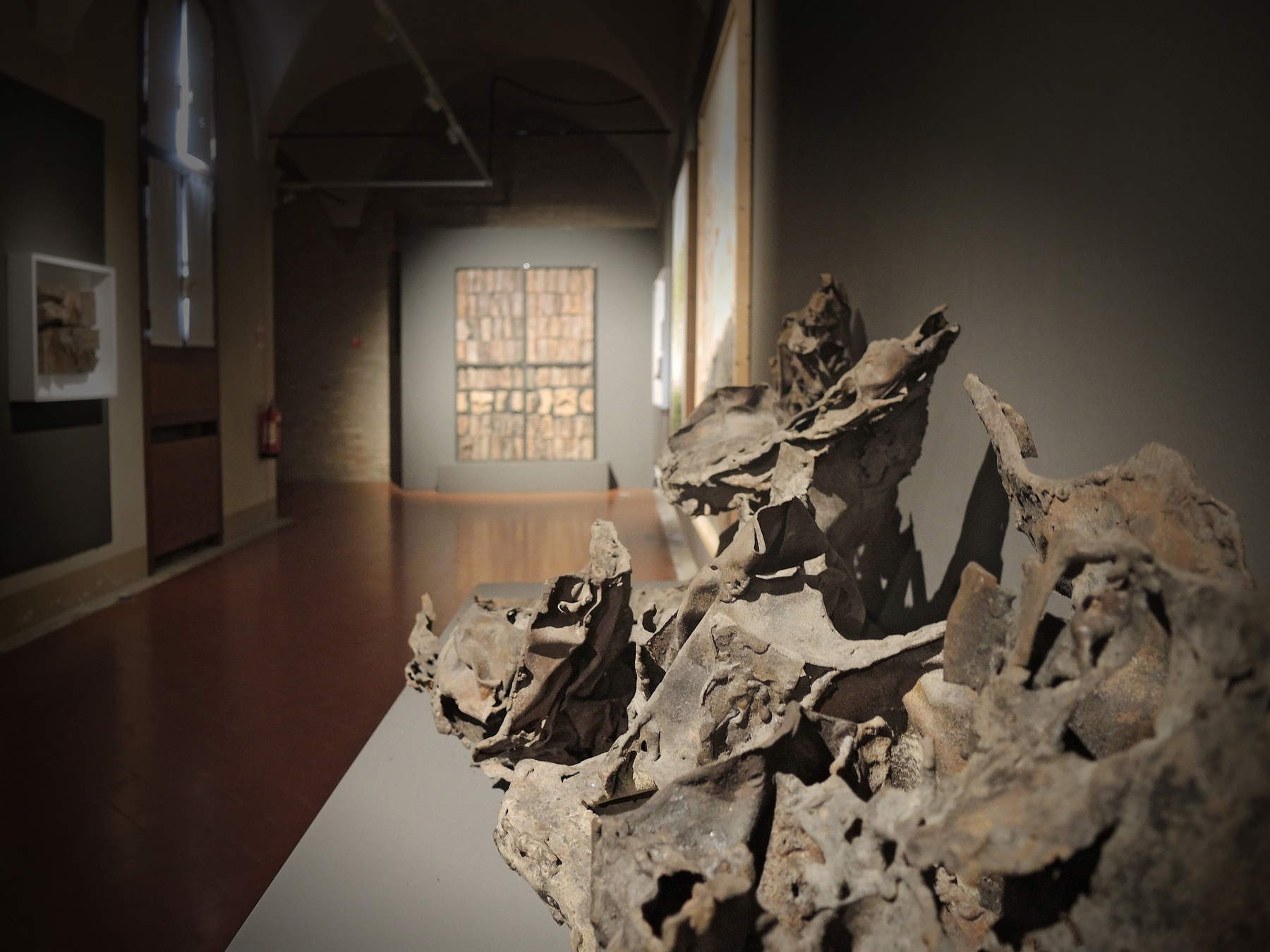 Allestimenti della mostra Germano Sartelli. L’incanto della materia Allestimenti della mostra Germano Sartelli. L’incanto della materia