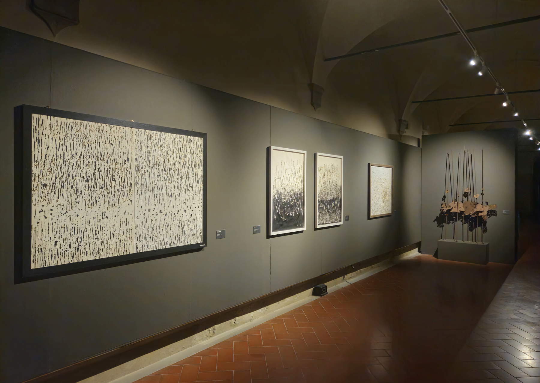 Allestimenti della mostra Germano Sartelli. L’incanto della materia Allestimenti della mostra Germano Sartelli. L’incanto della materia