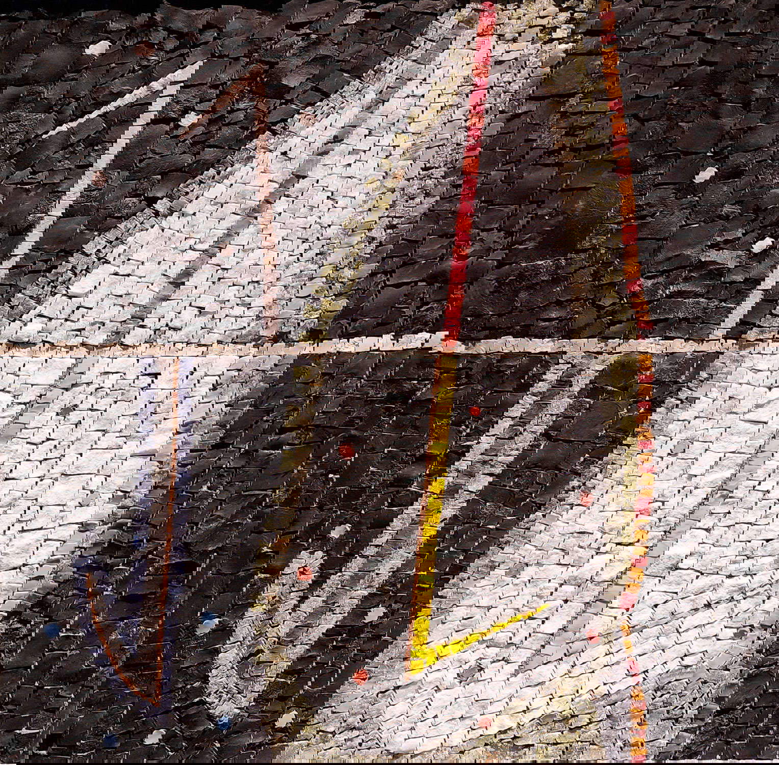 Enzo Tinarelli, Piste funambule (2023; Marmor und Emaille, 50 x 50 cm) Enzo Tinarelli, Piste funambule (2023; Marmor und Emaille, 50 x 50 cm)