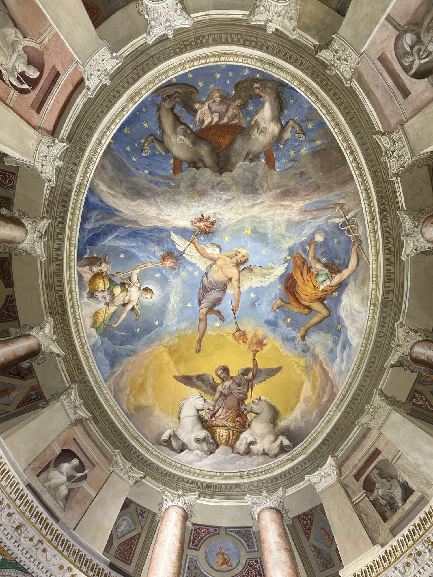 El óvalo con L'Aurora