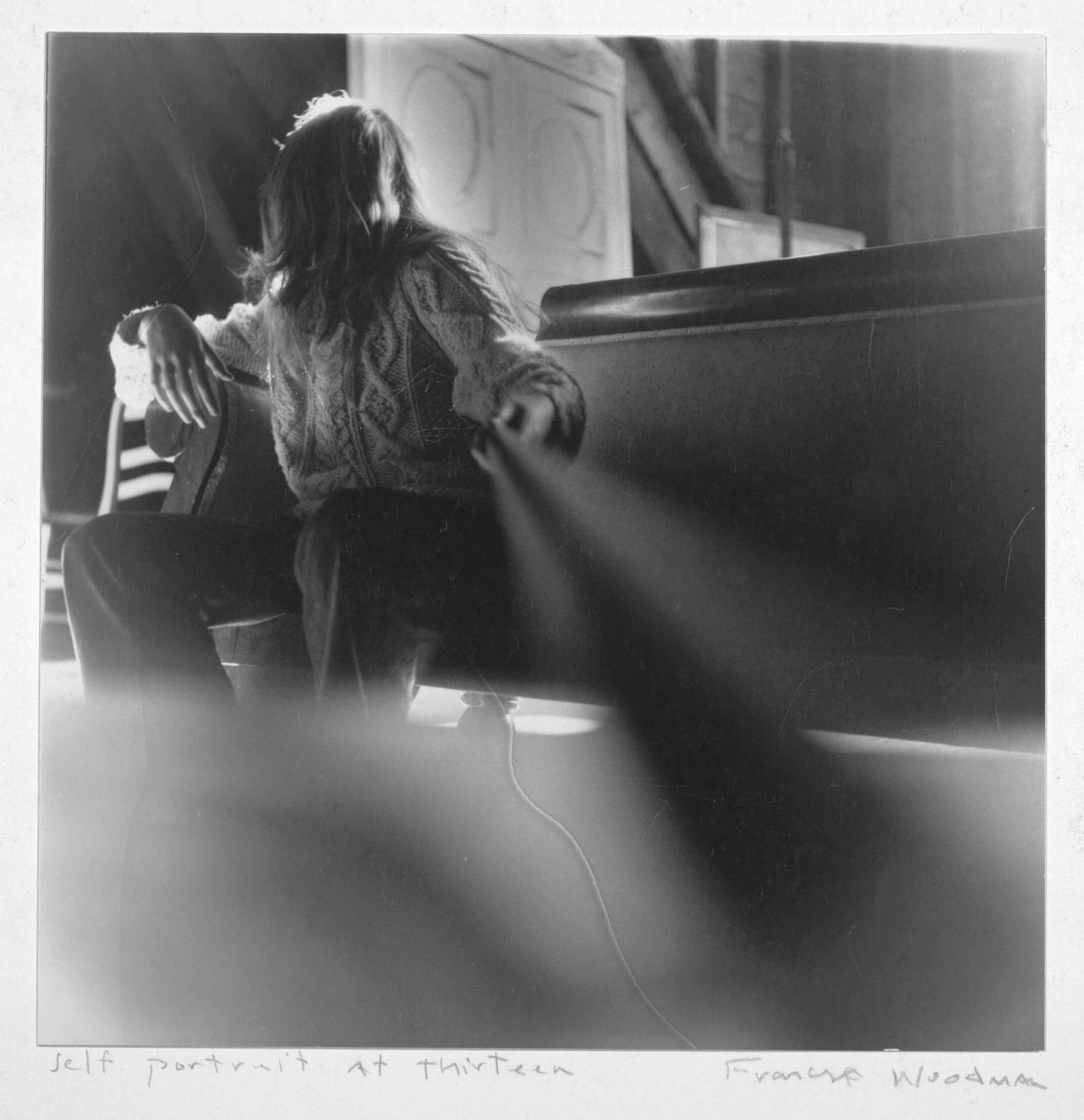 Francesca Woodman, Autoritratto a 13 anni, Antella, Italia (1972). © Woodman Family Foundation, su concessione di Woodman Family Foundation e Victoria Miro Francesca Woodman, Autoritratto a 13 anni, Antella, Italia (1972). © Woodman Family Foundation, su concessione di Woodman Family Foundation e Victoria Miro