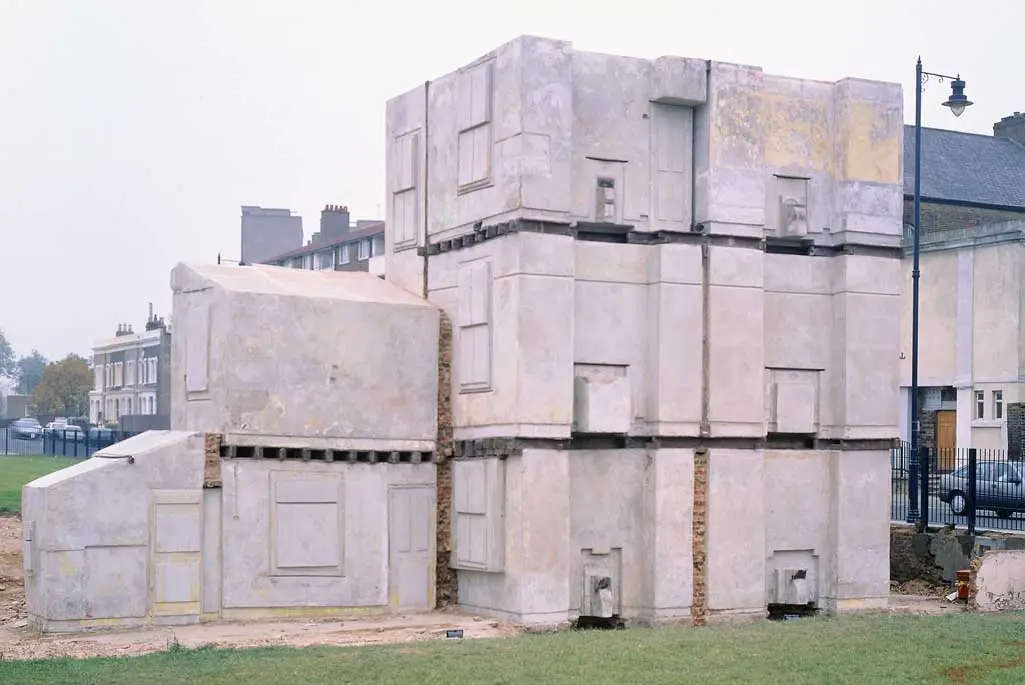 Rachel Whiteread, House (1993; dimensioni ambientali; demolita). Foto: Sue Omerod © Rachel Whiteread Rachel Whiteread, House (1993; dimensioni ambientali; demolita). Foto: Sue Omerod © Rachel Whiteread