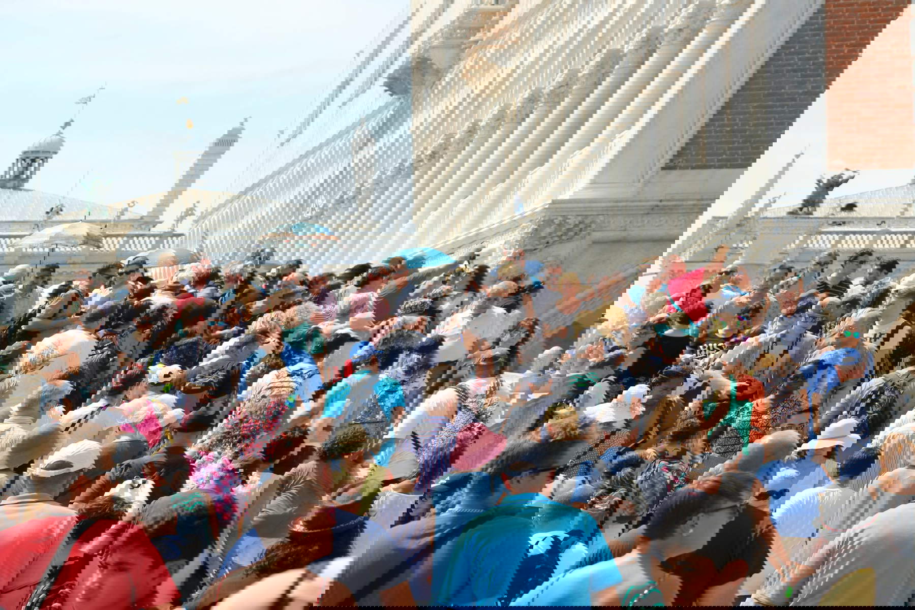 Folla a Venezia. Foto: Levi van Leeuwen