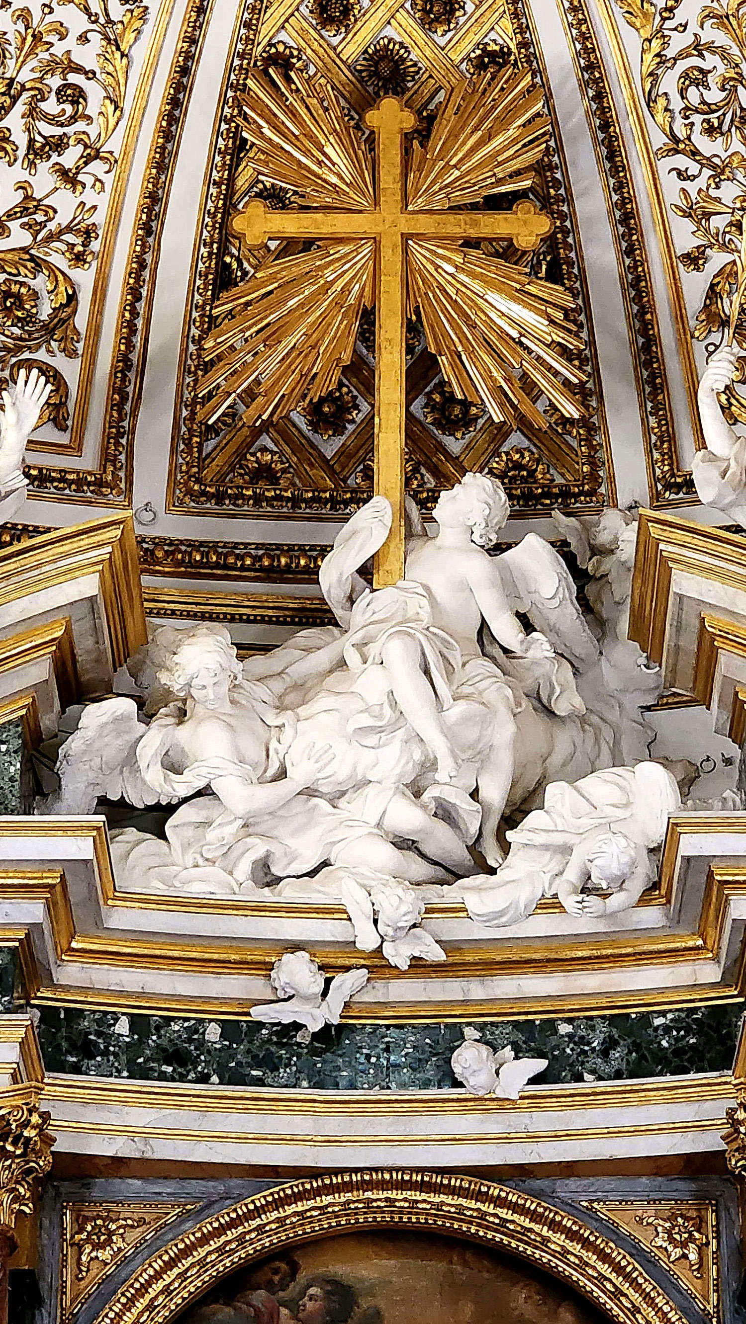 Altar mayor, detalle del ángel retenedor Altar mayor, detalle del ángel retenedor