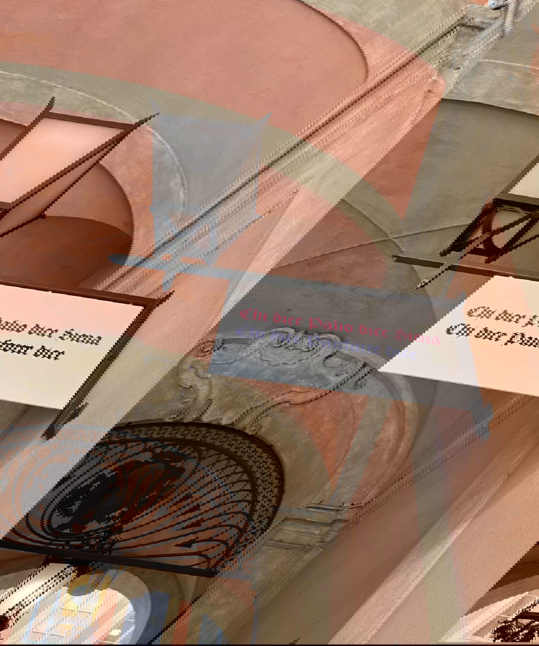 Flavio Favelli, Chi dice Palio dice Siena Chi dice Panforte dice Sapori (2025), Assister l'obscurité, Fondazione Palazzo Chigi Zondadari, Siena