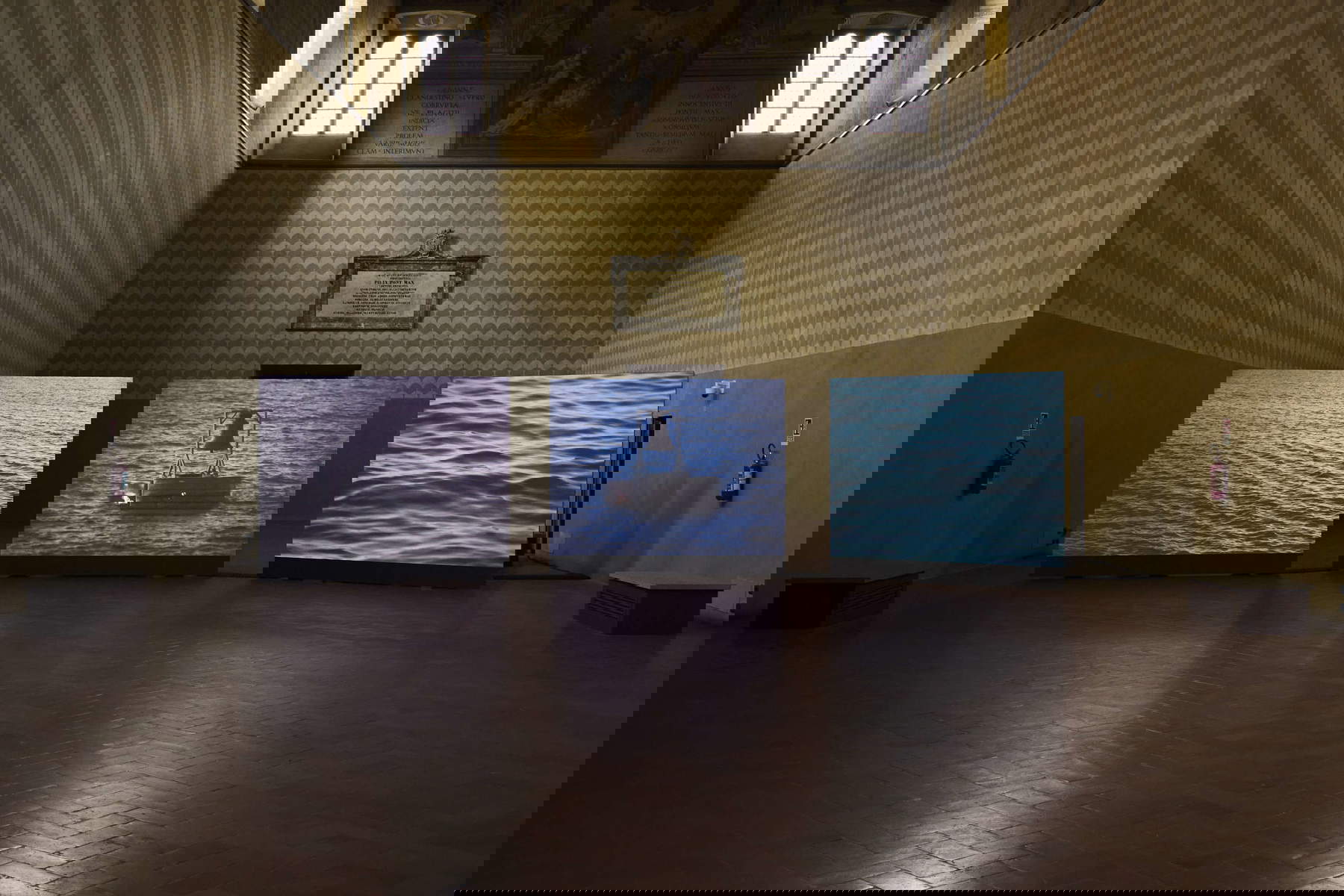 Adrian Paci, The bell tolls upon the waves (2024). Foto: Francesco Gili. Su concessione di Adrian Paci e Dicastero per la Cultura e l'Educazione della Santa Sede