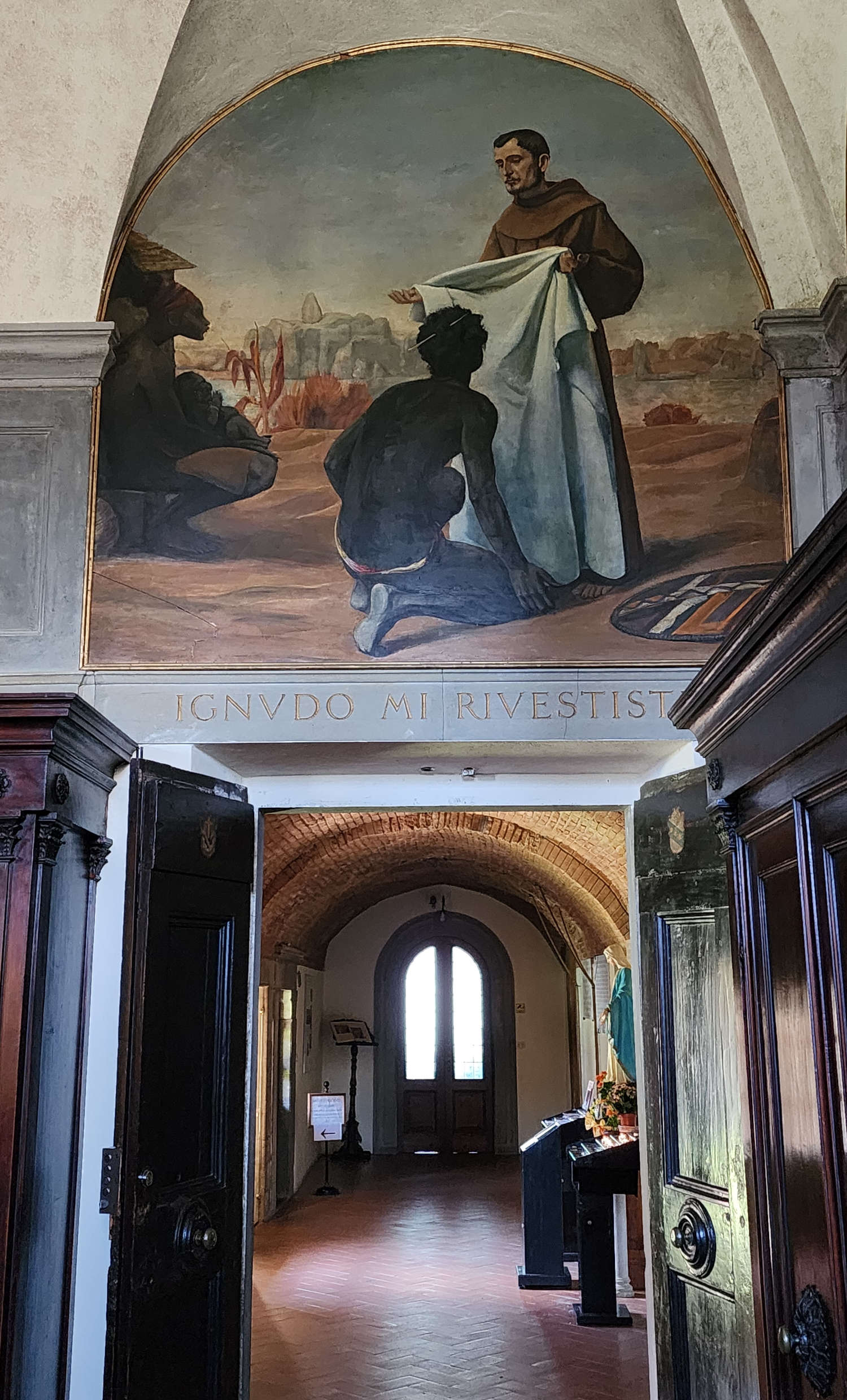 La sacristía con frescos de Baccio Maria Bacci