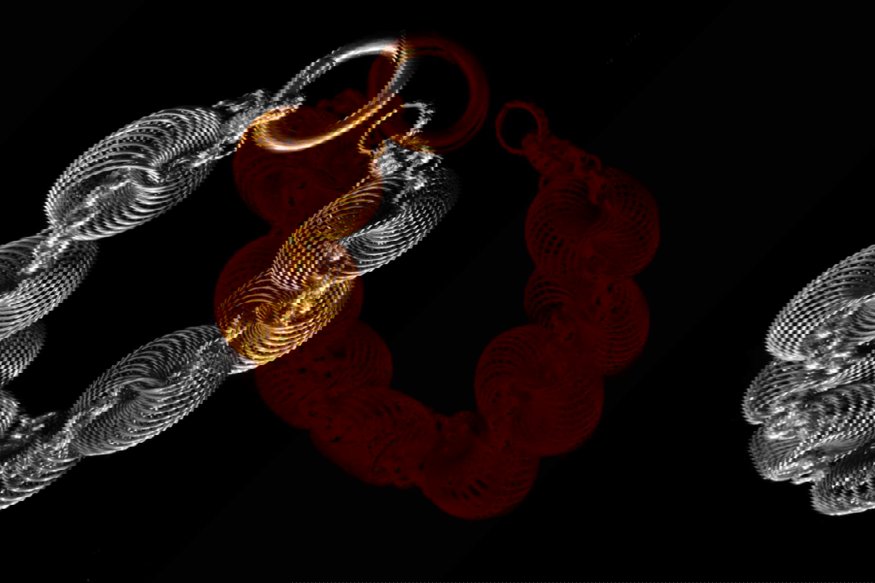 Ein Schmuckstück von Yuko Inagawa