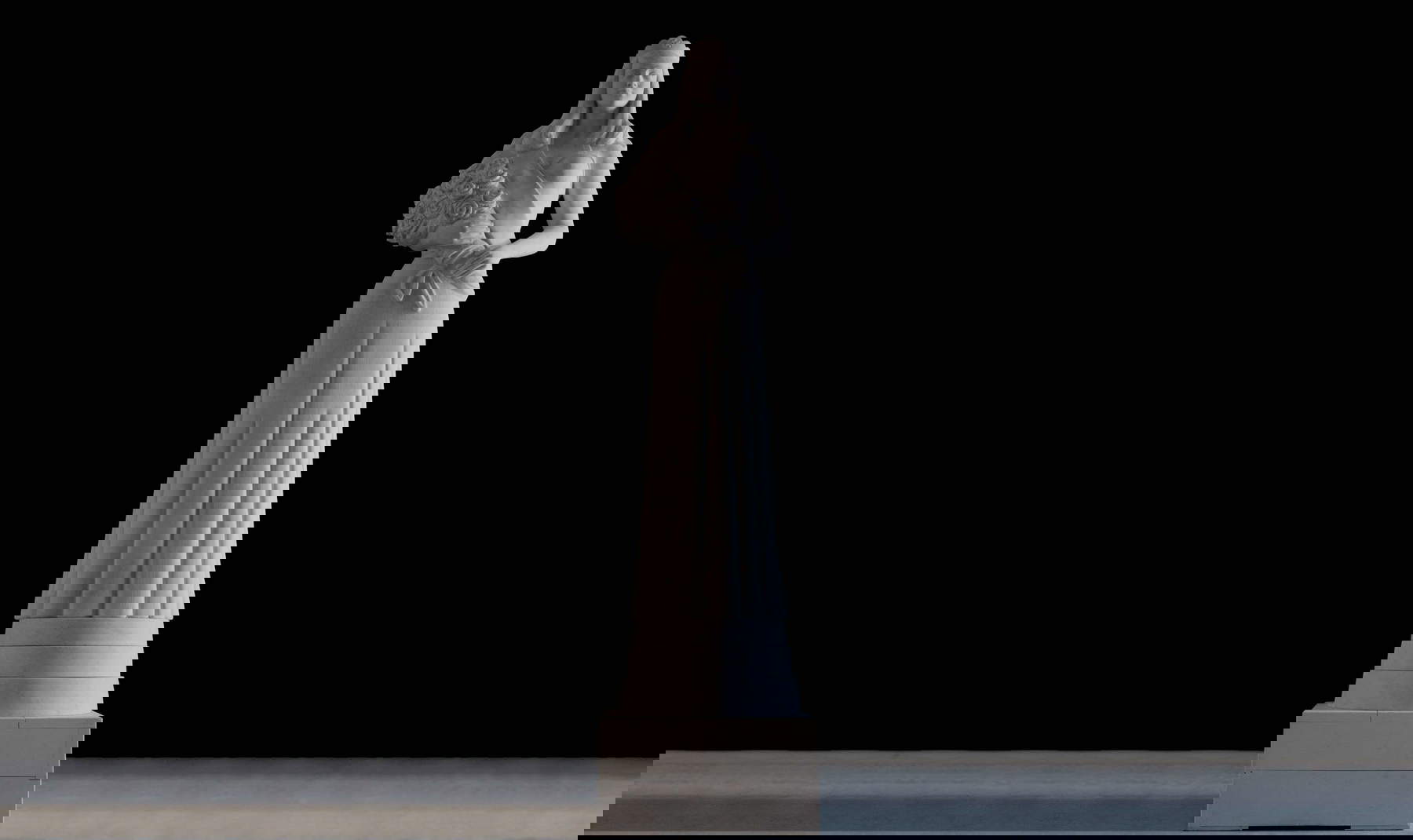 Rachel Lee Hovnanian, The Power and Burden of Beauty (2009)