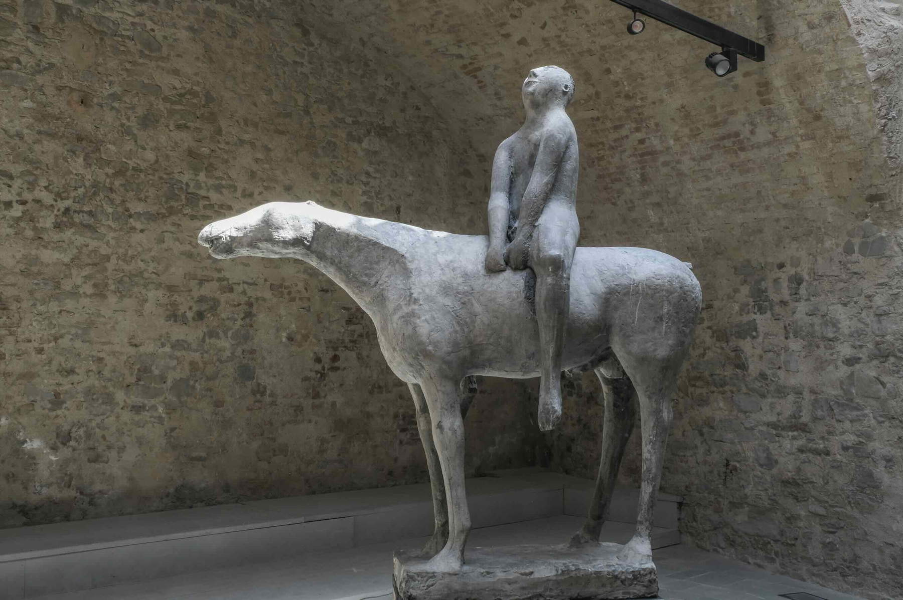 Allestimenti della mostra Marino Marini. In dialogo con l&rsquo;uomo, Fortezza Medicea. Foto: Michele Alberto Sereni &copy; Fondazione Marino Marini, Pistoia, su concessione di Museo Marino Marini, Firenze