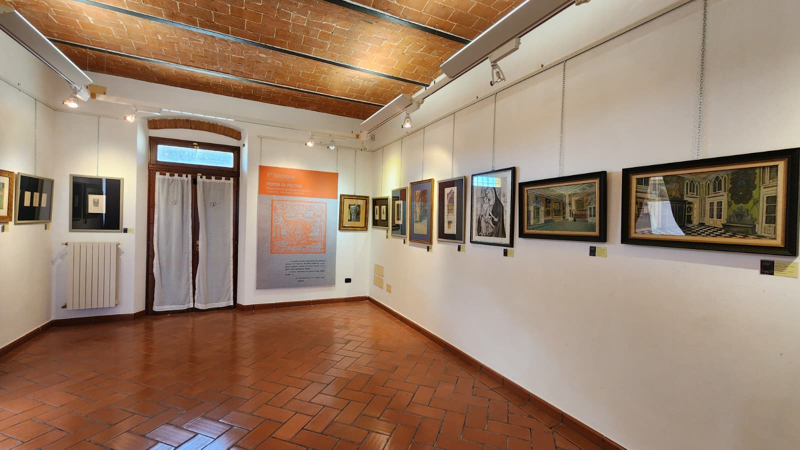 Montaje de la exposición L'ora delle Lampade. Diálogos de Aleardo Kutuf&agrave; entre el esteticismo de D'Annunzio, los fantasmas crepusculares y el sueño de la Edad Media