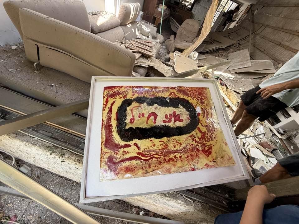 Sono un soldato, unica opera sopravvissuta alle maceria della casa di Tsibi Geva (2025)
