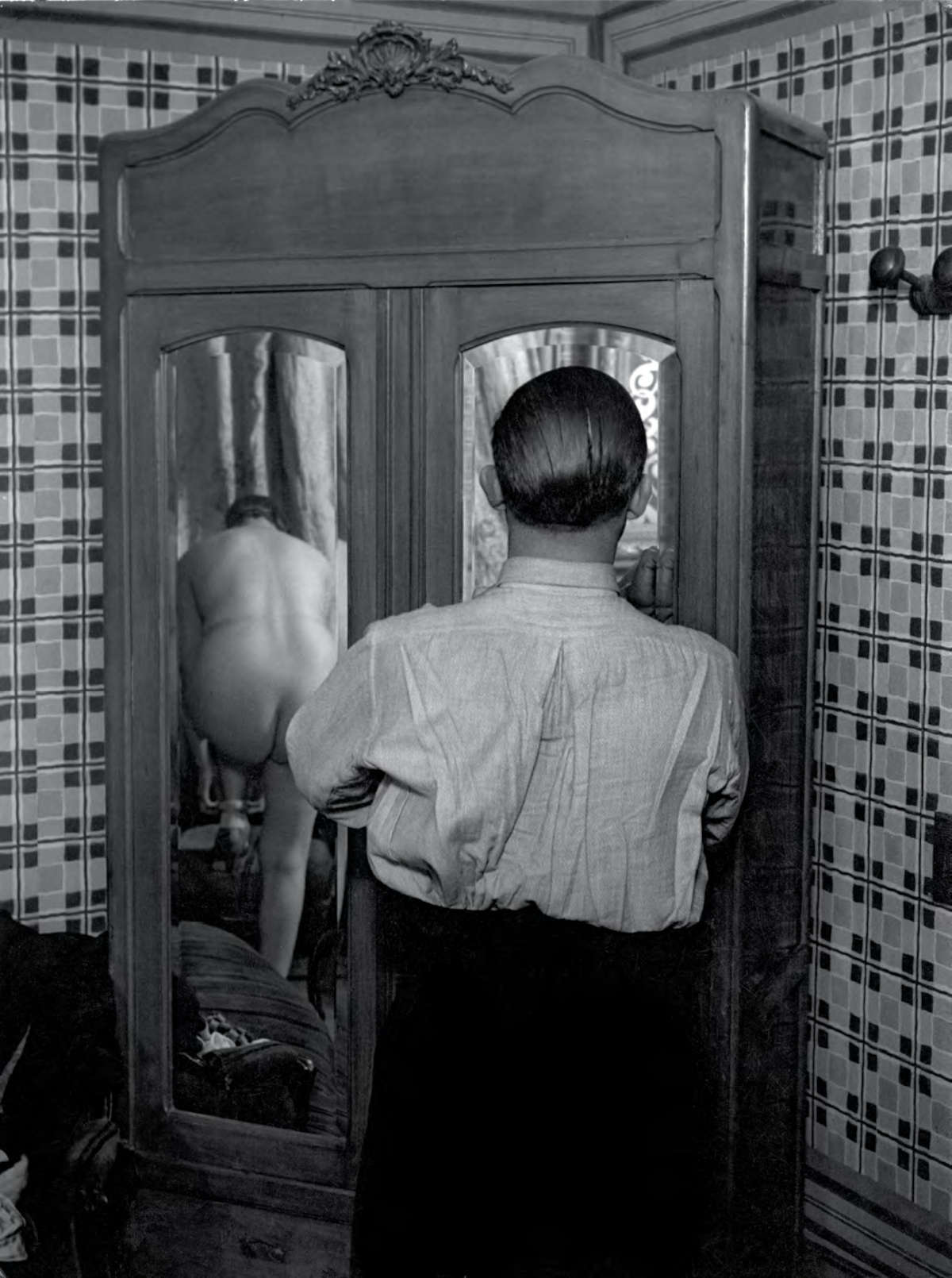 Brassaï, Bathroom of a brothel on the rue Quincampoix (1932) © Estate Brassaï Succession - Philippe Ribeyrolles Brassaï, Bathroom of a brothel on the rue Quincampoix (1932) © Estate Brassaï Succession - Philippe Ribeyrolles